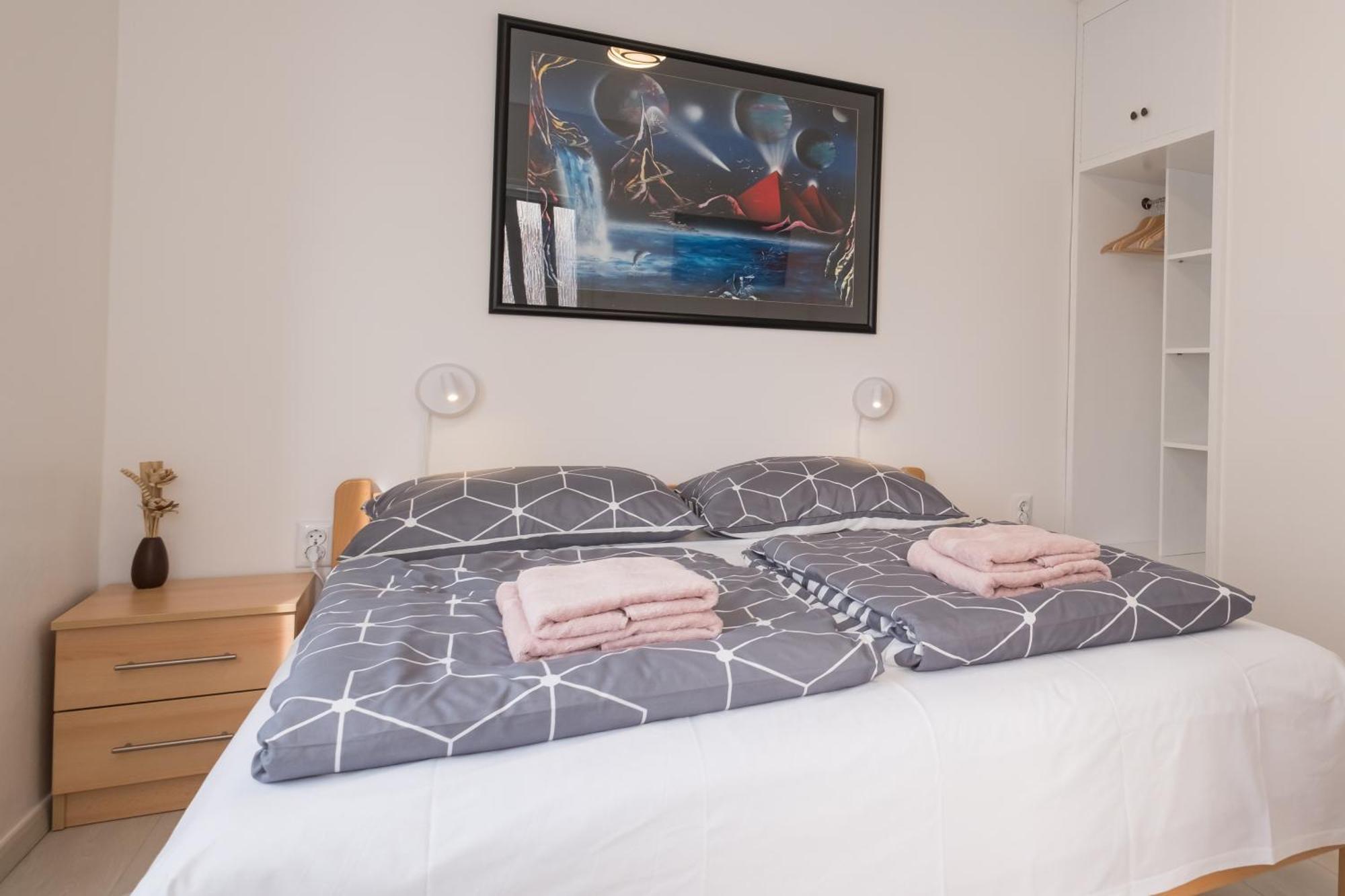 Apartments Lovorik Кърк Екстериор снимка