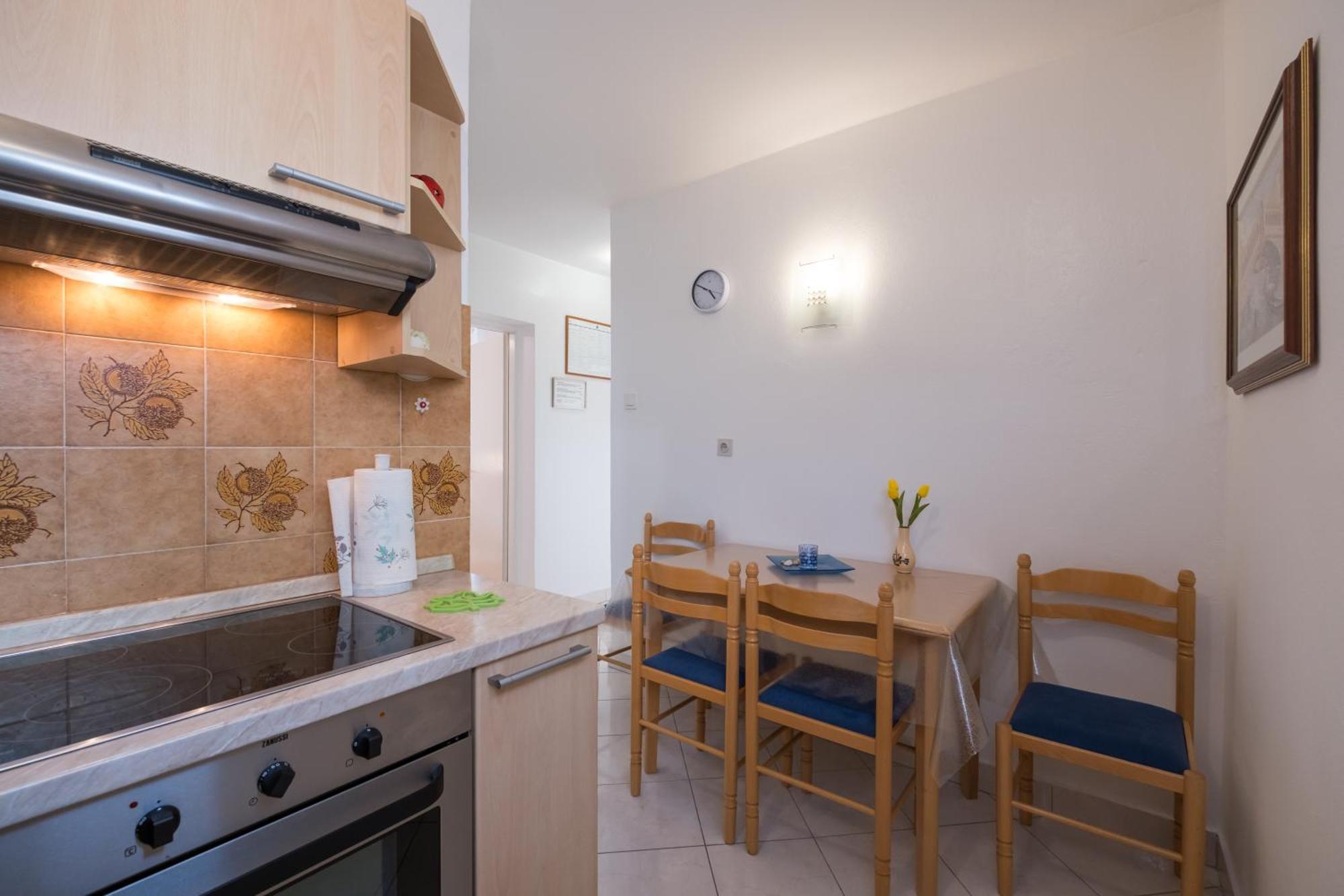 Apartments Lovorik Кърк Екстериор снимка