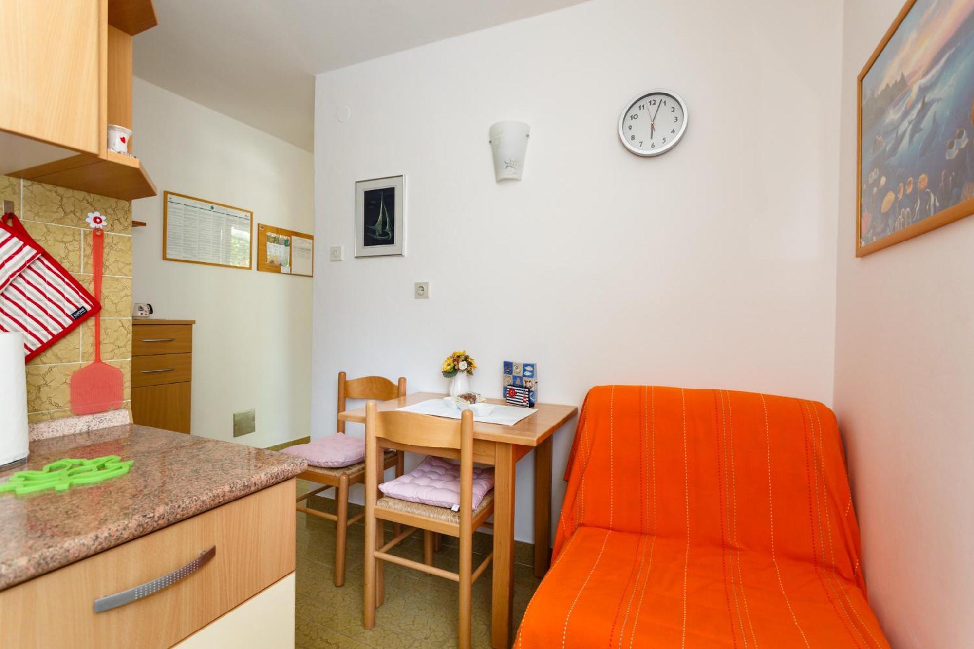 Apartments Lovorik Кърк Екстериор снимка